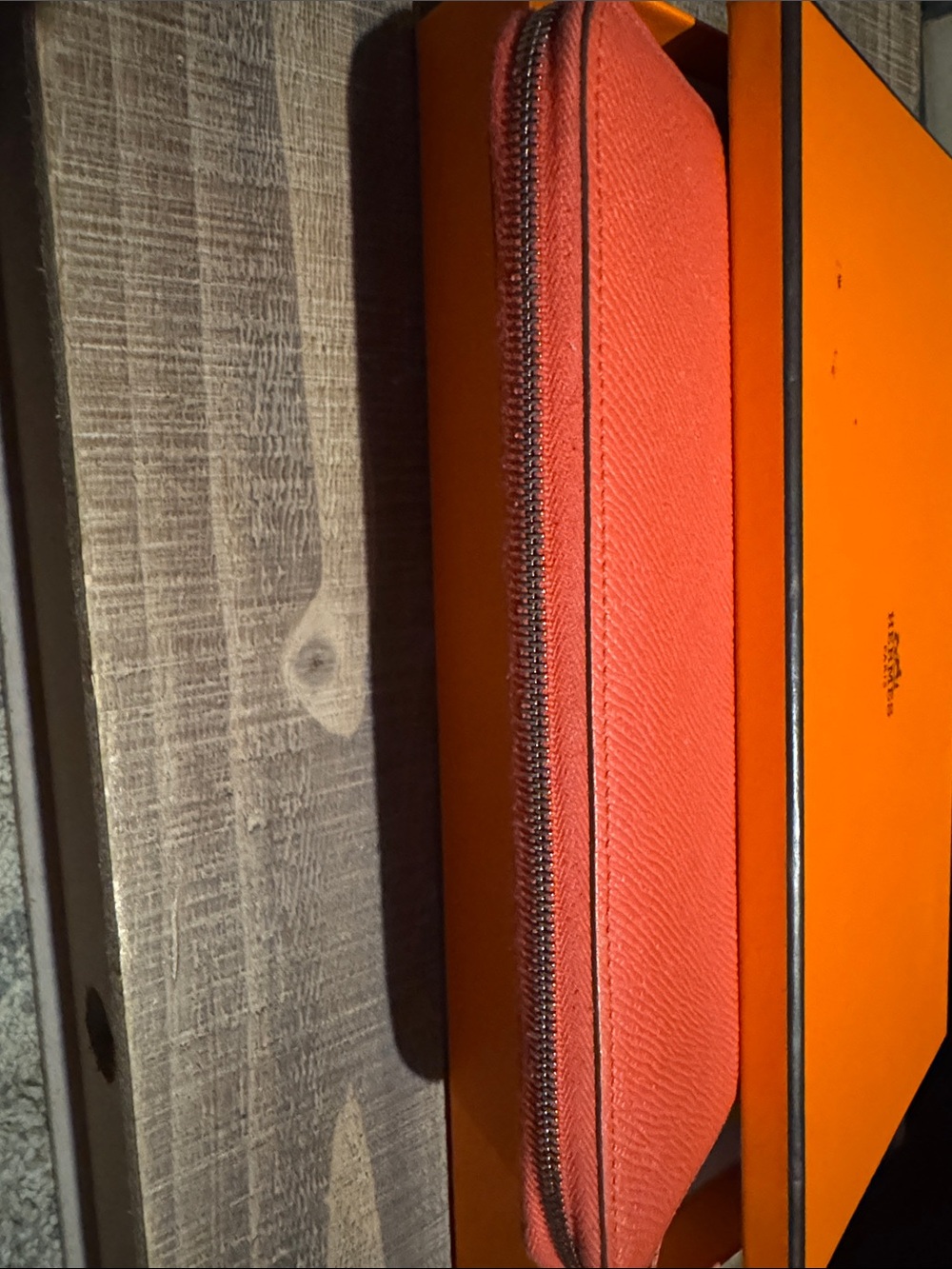 Hermès zip wallet- silk lining - some coin residue but overall in great cond. - Picture 7 of 7
